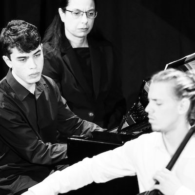 Benjamin Carter (piano) and Matthias Balzat (cello) with Eleanor Carter (page turner) looking on